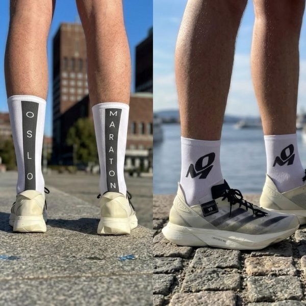 Fargerike Steigen-sokker sammen med løpesko